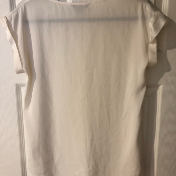 Cute flowy cream blouse - Picture 2 of 2